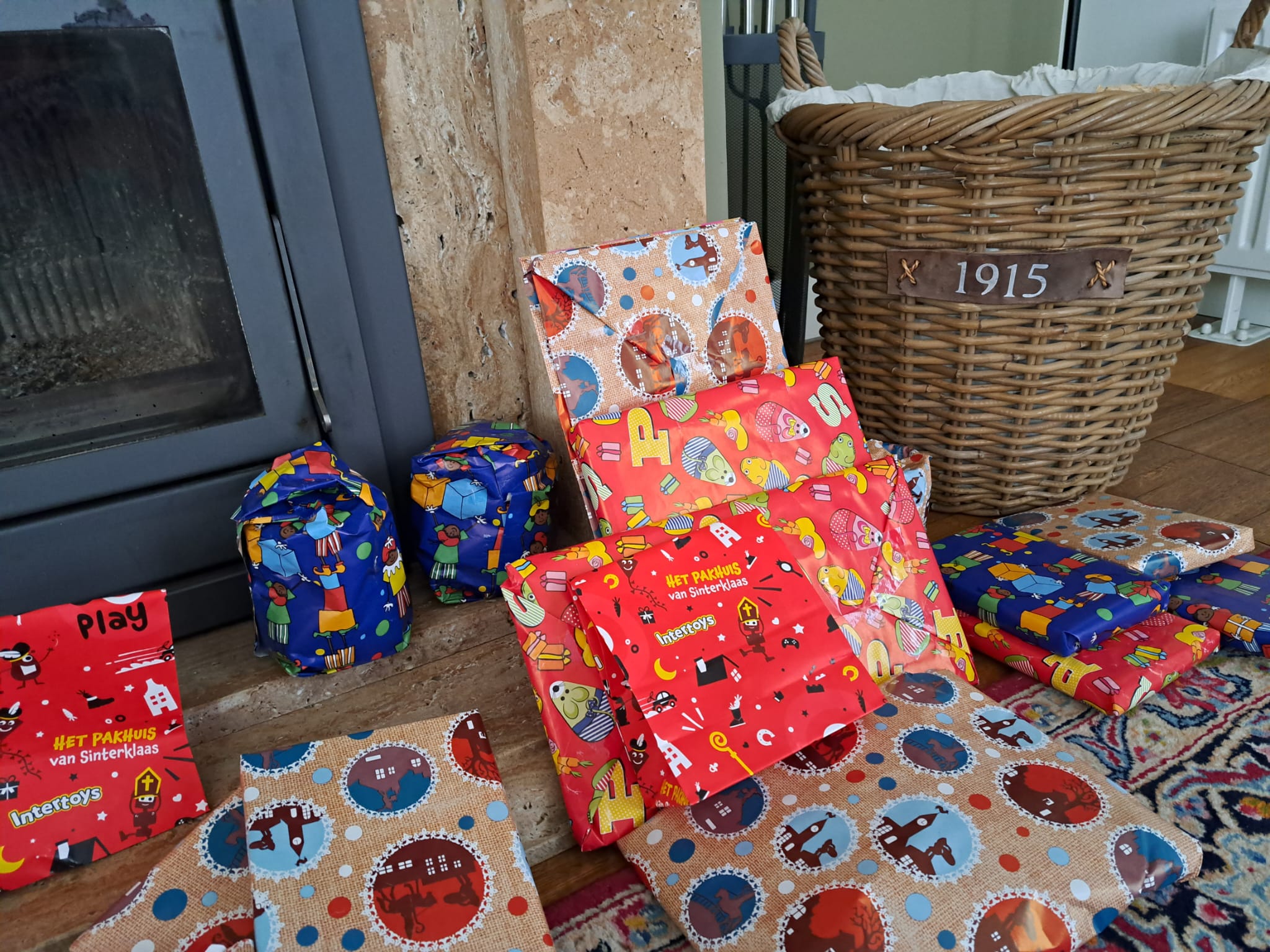 cadeautjes en verhalen bij de haard
